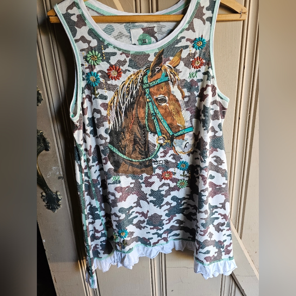 DOUBLE D  Sleeveless top. Sz med